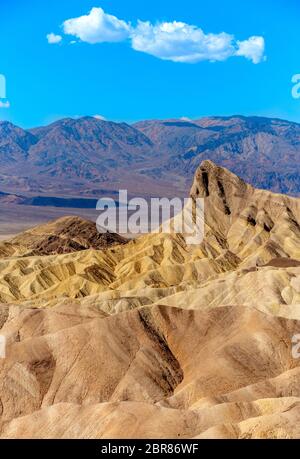 Formulaire de mudstones Zabriskie Point Death Valley Badlands National Park en Californie, USA Banque D'Images