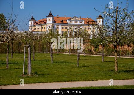 Un ensemble de bâtiments et de jardins baroque unique est l'État Milotice Chateau - région de Moravie du Sud, République Tchèque Banque D'Images