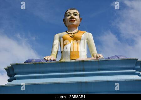 Dans le parc national de Bokor, un monument de 29 mètres de haut à Yeay Mao ou Lok Yeay Mao (khmer: Grand-mère Mao), une ancienne héroïne mythique au Cambodge. Banque D'Images