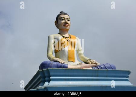 Dans le parc national de Bokor, un monument de 29 mètres de haut à Yeay Mao ou Lok Yeay Mao (khmer: Grand-mère Mao), une ancienne héroïne mythique au Cambodge. Banque D'Images