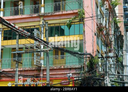 Câbles électriques, Yangon, Myanmar. Banque D'Images