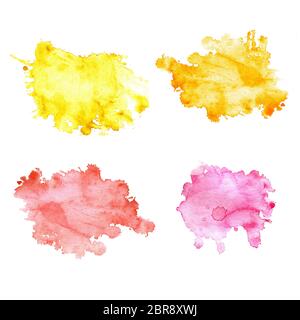 Ensemble de 5 taches d'aquarelle avec les éclaboussures et les taches. Taches d'aquarelle d'orange, jaune, rose et rouge de fleurs. Des taches isolées sur fond blanc, le dr Banque D'Images