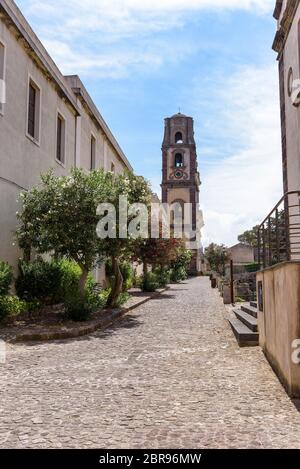 Clocher de la cathédrale Lipari, à la fin de la Via Castello street dans la ville de Lipari, Les îles Éoliennes. Italie Banque D'Images