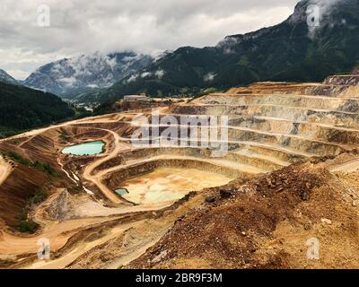 Open Cast Mining Erzberg, Autriche, paysage de routes sinueuses pour l'exploitation minière Banque D'Images