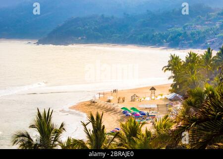 Tôt le matin sur la plage de Sayulita, Nayarit, Mexique. Banque D'Images