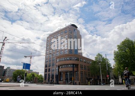 Entrée au Sarphatti Plaza Building à Amsterdam, pays-Bas, 15 mai 2020 Banque D'Images