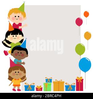 Fête d'anniversaire fête frontière avec les enfants célébrant. Groupe diversifié d'enfants de fête d'anniversaire avec des chapeaux de fête tenant une bannière vierge et des boîtes Banque D'Images