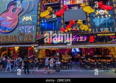 Bar musical, rue piétonne Bui Vien, Pham Ngu Lao, Ho Chi Minh ville, Vietnam, Asie Banque D'Images