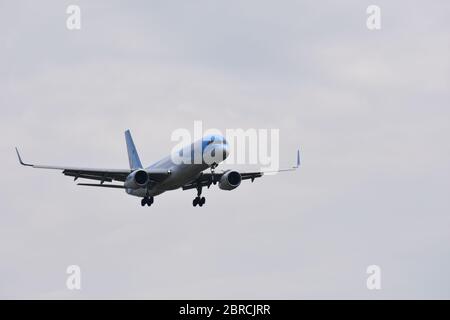 Un avion TUI débarque à l'aéroport international de Bristol le 5 juillet 2018 Banque D'Images