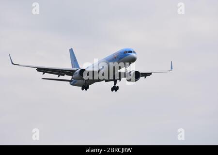 Un avion TUI débarque à l'aéroport international de Bristol le 5 juillet 2018 Banque D'Images