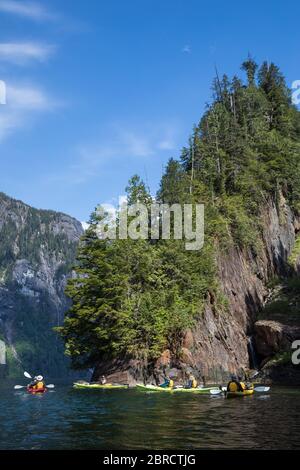 Le monument national Misty Fjords, en Alaska du Sud-est, offre des paysages magnifiques et l'occasion d'explorer en kayak à Walker Cove. Banque D'Images