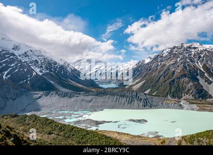 Vue sur la vallée de Hooker avec le mont Cook depuis le Sealy Tarns Track, les lacs glaciaires Mueller Lake et Hooker Lake, le parc national de Mount Cook Banque D'Images