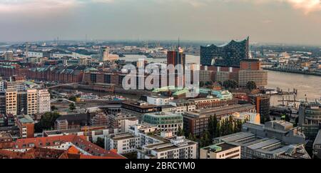 Vue aérienne, zone portuaire, Speicherstadt avec salle de concert Elbe Philharmonic Hall, Hambourg, Allemagne Banque D'Images
