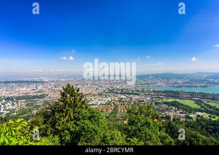 Vue de l'Uetliberg à la ville de Zurich et au lac de Zurich, sommet de Zurich, canton de Zurich, Suisse Banque D'Images