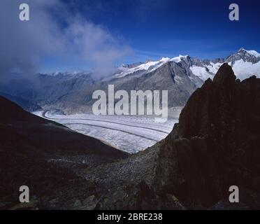 Le glacier Aletschglacière, le plus grand glacier des Alpes européennes, vu depuis le sommet de l'Eggishorn Banque D'Images