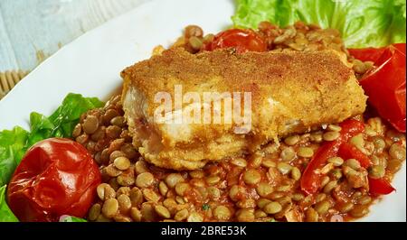 Harissa émietté de poisson avec des lentilles, préparer le repas de mi-semaine Banque D'Images