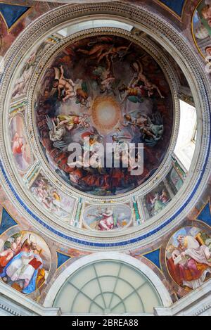 VATICAN - 14 MAI 2014 : le plafond dans l'une des galeries des musées du Vatican. Banque D'Images