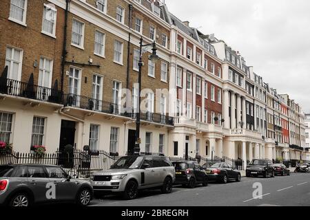 Entrées de maisons de ville élégantes dans le quartier riche de Belgravia à Londres. Londres, Royaume-Uni Banque D'Images