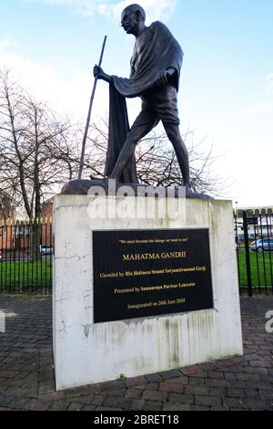 Statue du Mahatma Gandhi à Leicester. Banque D'Images