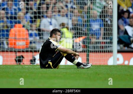 LONDRES, ROYAUME-UNI. 17 MAI : Joe Ledley (Cardiff City) est éloigné à la fin du match pendant la finale de la coupe FA entre Portsmouth et Cardiff City à Wembl Banque D'Images