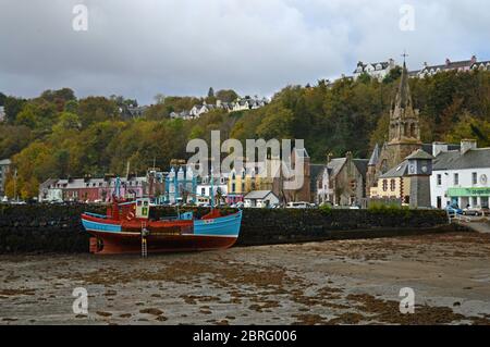 Bateau de pêche dans la région de Tobermory, Isle of Mull, Scotland Banque D'Images