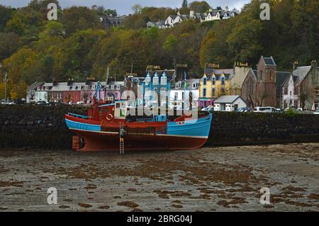 Bateau de pêche dans la région de Tobermory, Isle of Mull, Scotland Banque D'Images