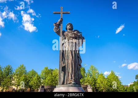 Moscou – 19 mai 2019 : monument au Saint-Prince Vladimir le Grand par le Kremlin de Moscou, Russie. Grande statue moderne de Saint Vladimir dans le cent de Moscou Banque D'Images