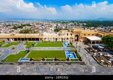 Udaipur City Palace dans la ville d'Udaipur est l'une des principales attractions touristiques dans l'État Rajasthan de l'Inde Banque D'Images