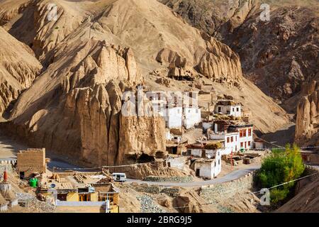 Vallée de la lune ou Moonland près du village de Lamayuru à Ladakh, dans le nord de l'Inde Banque D'Images