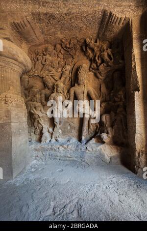 Sculpture hindoue aux grottes d'Elephanta, site classé au patrimoine mondial de l'UNESCO et temples grottes sur l'île d'Elephanta, près de Mumbai en Inde Banque D'Images