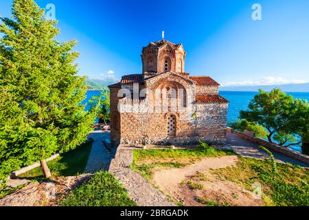 Saint John à Kaneo est une église orthodoxe macédonienne près de la plage de Kaneo du lac Ohrid dans la ville d'Ohrid, en Macédoine du Nord Banque D'Images