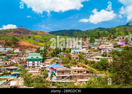 Paysage de la ville de Munnar, entouré de la plantation de thé en Inde Banque D'Images