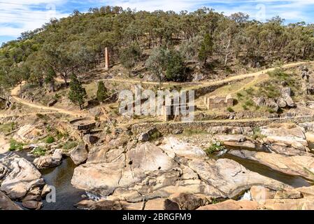 L'Adelong Gold Mill Ruins sur une journée ensoleillée Banque D'Images