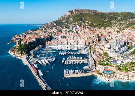 Port de Monte Carlo vue panoramique aérienne à Monaco. Monaco est un pays sur la côte d'Azur près de la France en Europe. Banque D'Images