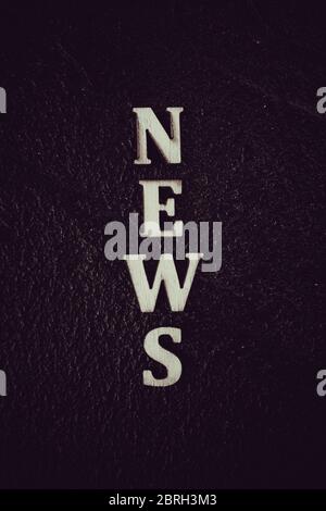 Concept de mot d'actualité. Mot d'actualité sur le tableau noir Banque D'Images