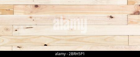Vue de dessus de bois en bois fait avec des lattes de pin naturel. Espace pour le texte. Concept DIY. Banque D'Images