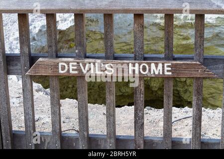 Le panneau de la maison du diable, Waiotapu, Wai-o-tapu, pays des merveilles thermales, île du nord, Nouvelle-Zélande Banque D'Images