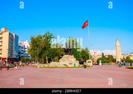 ANTALYA, TURQUIE - 14 septembre 2014 : la Place de la République est une place principale dans la vieille ville d'Antalya Kaleici ou en Turquie Banque D'Images