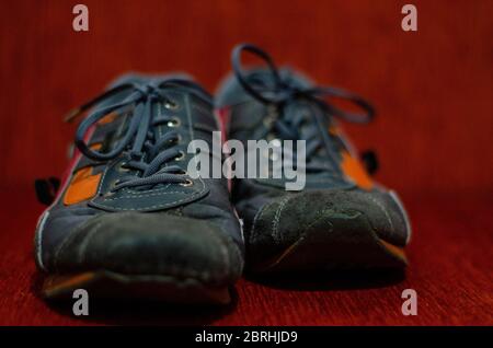 Chaussures de sport anciennes et colorées, mode, GYM Banque D'Images