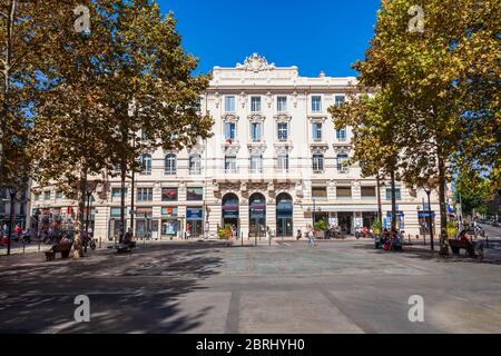 ANTIBES, FRANCE - 25 SEPTEMBRE 2018 : ancien hôtel de ville de la place General de Gaulle à Antibes, Côte d'Azur ou Côte d'Azur en France Banque D'Images