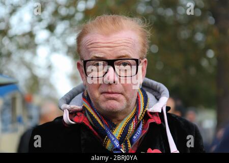 Alex Jones du One Show un nouveau présentateur d'équipement de premier plan Chris Evans a conduit leurs enfants dans le besoin des bus vintage de Londres à Brighton dans la course de voiture de vétéran. Les passagers sur les bus ont été les meilleurs soumissionnaires au cours des dernières années enfants dans le besoin et a été appelé 40 Go bonkers à Brighton . Banque D'Images