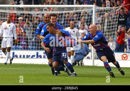 Crystal Palace v Wolverhampton Wanderers, 14 septembre 2002 Wayne Routledge célèbre après avoir marquant un but pour le Crystal Palace 2002 Banque D'Images