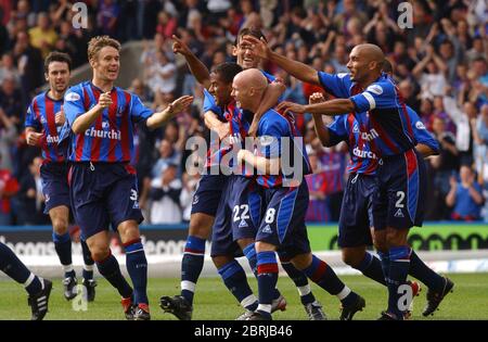 Crystal Palace v Wolverhampton Wanderers, 14 septembre 2002 Wayne Routledge célèbre après avoir marquant un but pour le Crystal Palace 2002 Banque D'Images