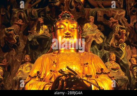 Bouddha d'or à l'intérieur du Temple du Bouddha de Jade, Shanghai, Chine Banque D'Images