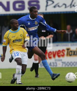 CANVEY ISLAND, Royaume-Uni AOÛT 30 : MATTHEW JOSEPH de Canvey BAT DARREN MANRAM de Halifax Town pendant la division nord de la Ligue isthmienne entre Canvey Isla Banque D'Images