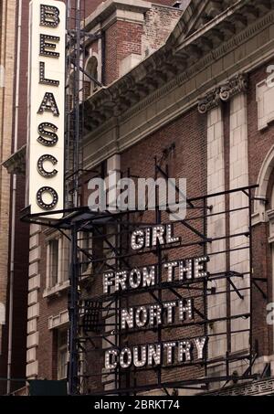 Fille du Nord Country sur Broadway NYC Banque D'Images