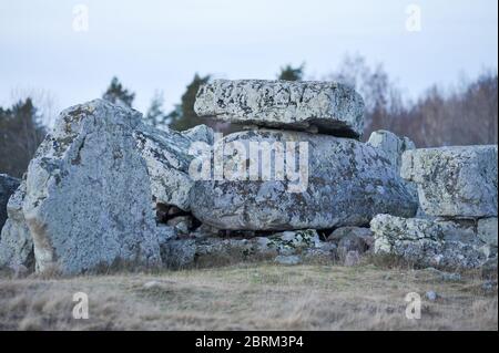 Néolithique Girommen passage tombe, le plus grand cimetière de Ekornavallen ancien lieu de sépulture du Néolithique, âge de bronze et âge de fer (3300 avant J.-C. à Banque D'Images