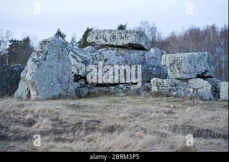 Néolithique Girommen passage tombe, le plus grand cimetière de Ekornavallen ancien lieu de sépulture du Néolithique, âge de bronze et âge de fer (3300 avant J.-C. à Banque D'Images