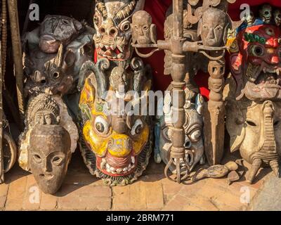 Katmandou, Patan. Scènes de rue colorées aux stands de souvenirs touristiques dans et autour du quartier de Patan à Katmandou. Banque D'Images