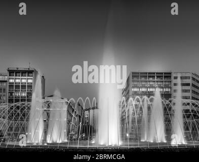 Version beaux-arts de la nouvelle fontaine de la place Omonoia, la place la plus centrale d'Athènes, en Grèce. Banque D'Images